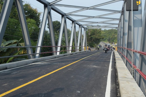 Kementerian PUPR Rampungkan Perbaikan Jembatan Ngantru, Akses Distribusi Logistik Kembali Terbuka